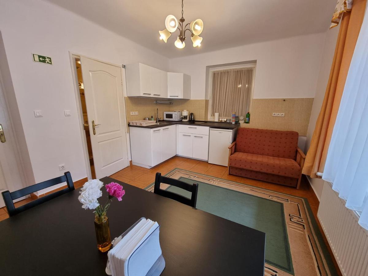 Abigel Vendeghaz Hotell Miskolc Exteriör bild